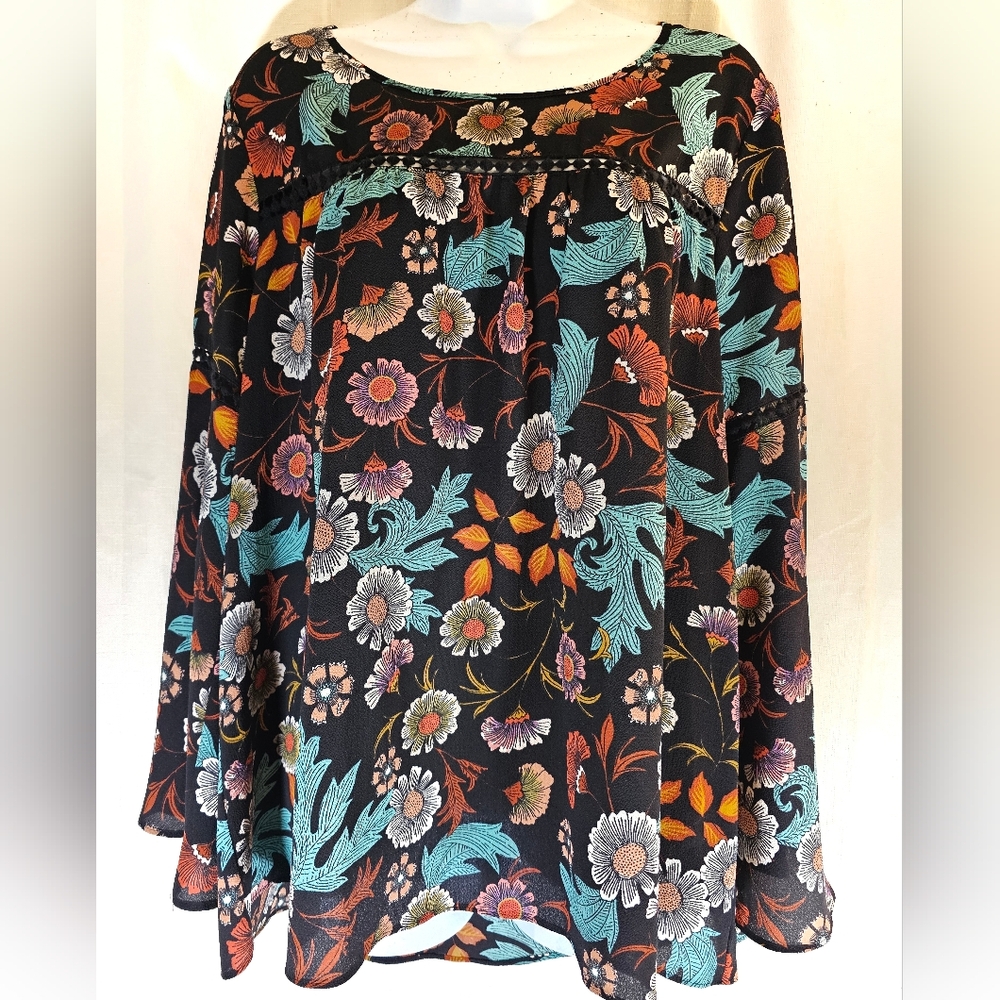 2/$20 New Directions L Floral Eyelet Top - Picture 1 of 7
